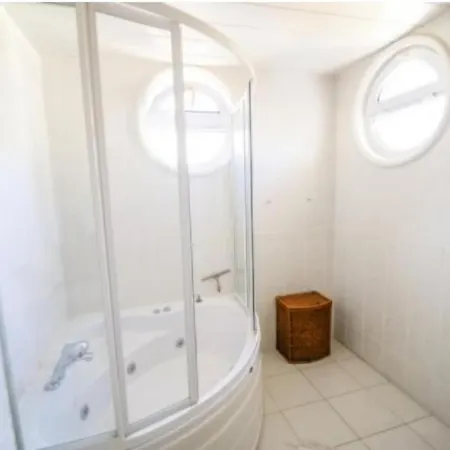 Bella With Private Pool Villa *